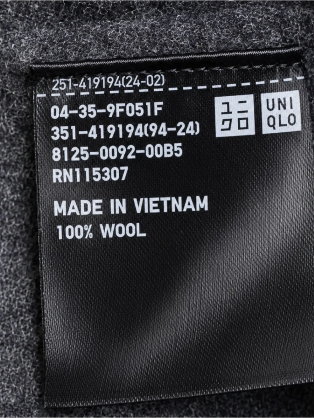 Uniqlo Men’s XL 100% Wool Crewneck Sweater Charcoal Gray Unisex Minimalist Knit
